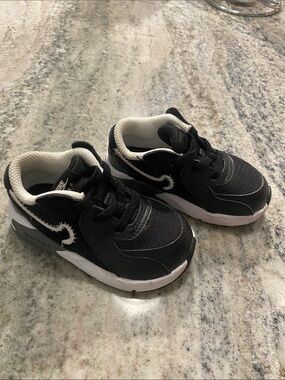 Nike Kids Black and White Sneaker Shoes